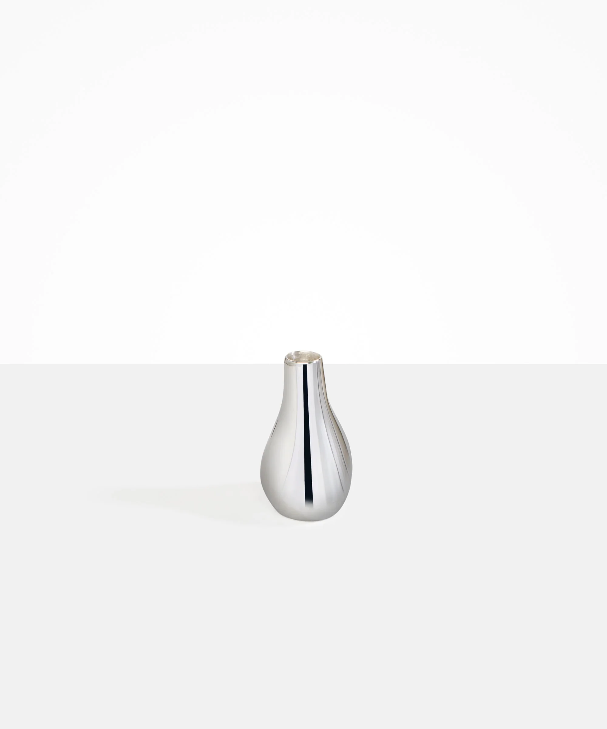 Medium Metal Liquid Vase - Image 4